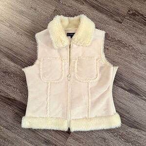Bebe Vintagw Y2k faux fur zip up vest